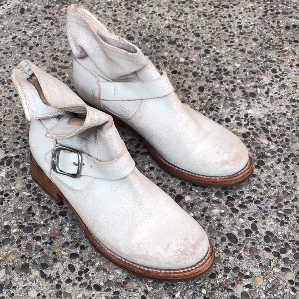 Frye Veronica Bootie Crackle Off White Short Ankle Boot Size 8.5